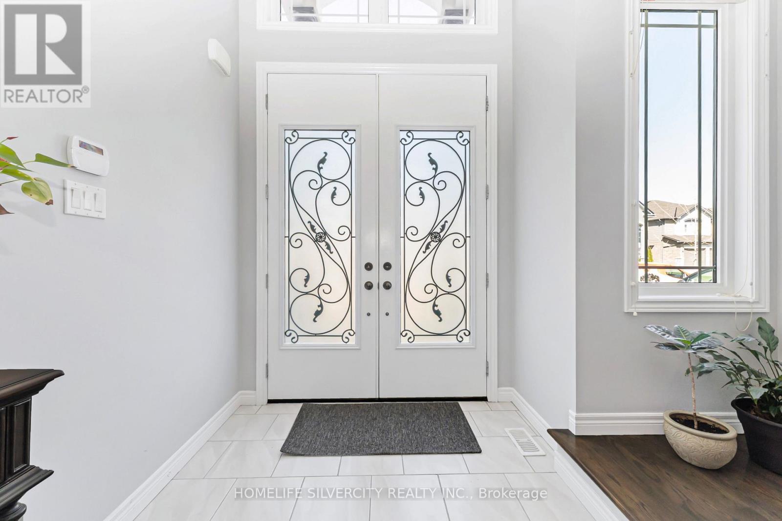 153 Medici Lane, Hamilton, Ontario  L9B 0G7 - Photo 4 - X12987404