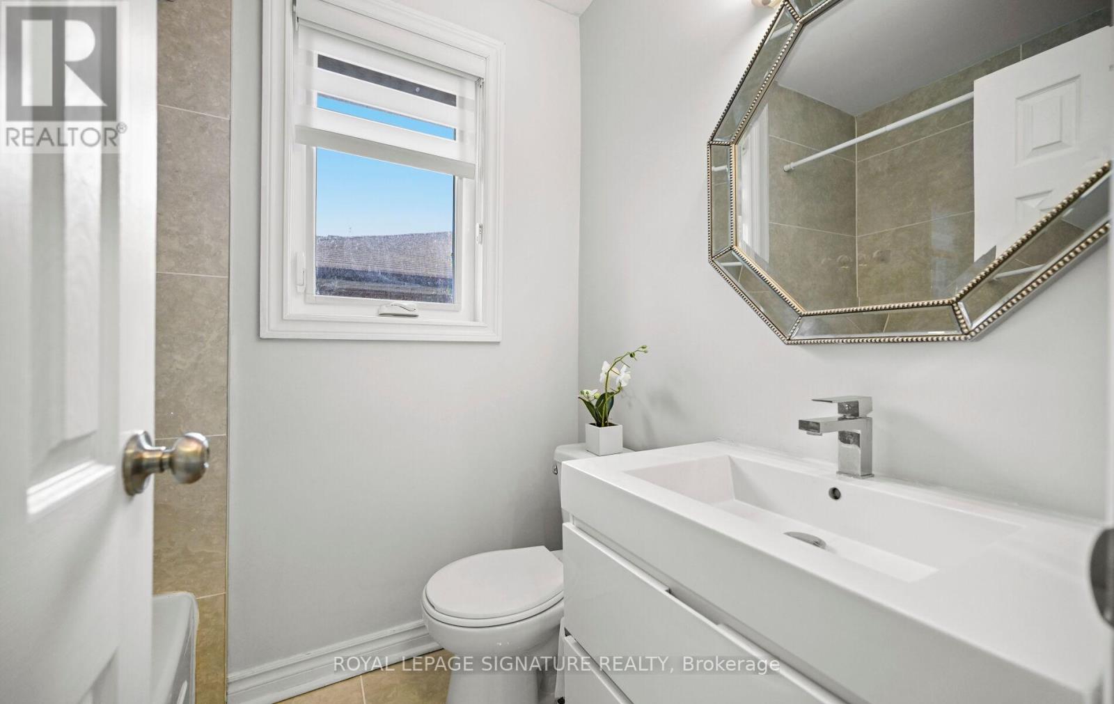 1207 Pinegrove Road, Oakville, Ontario  L6L 2W8 - Photo 14 - W12999024