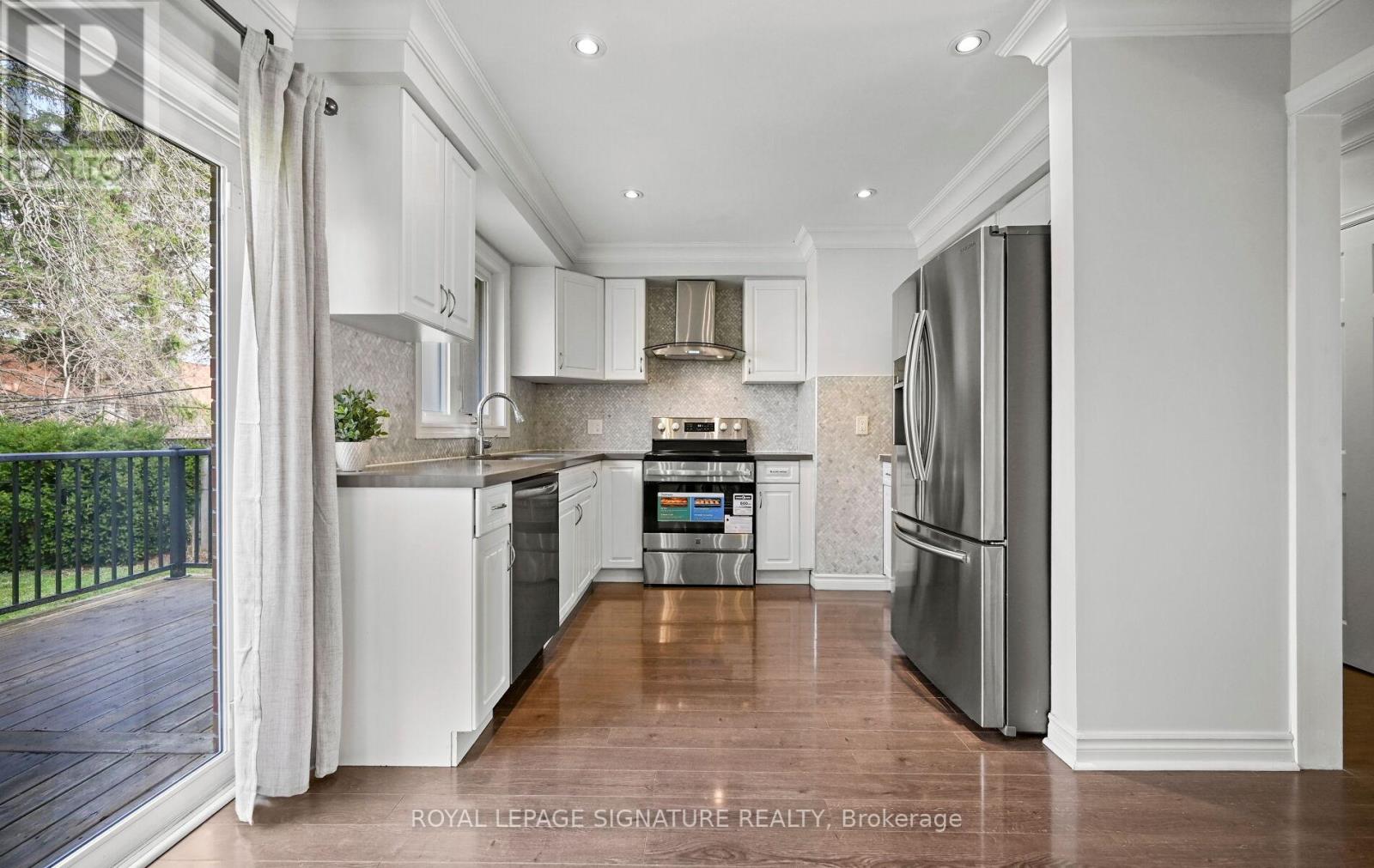 1207 Pinegrove Road, Oakville, Ontario  L6L 2W8 - Photo 8 - W12999024