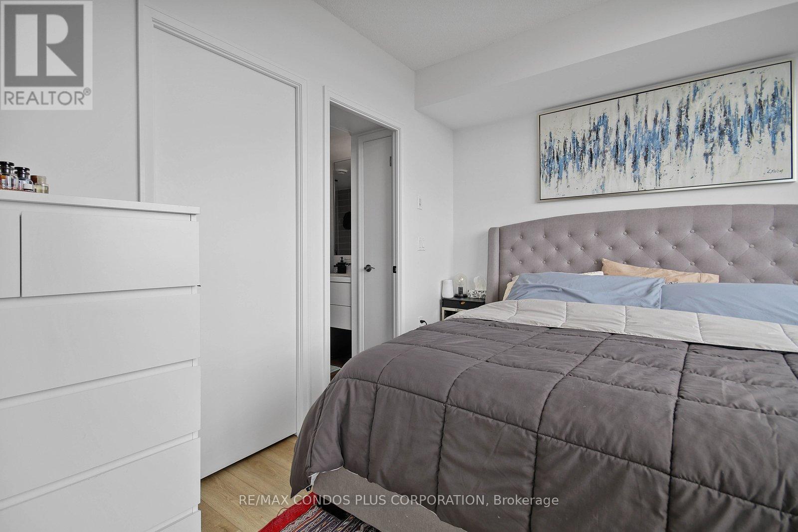 1802 - 9 Valhalla Inn Road, Toronto, Ontario  M9B 1S9 - Photo 19 - W12999038