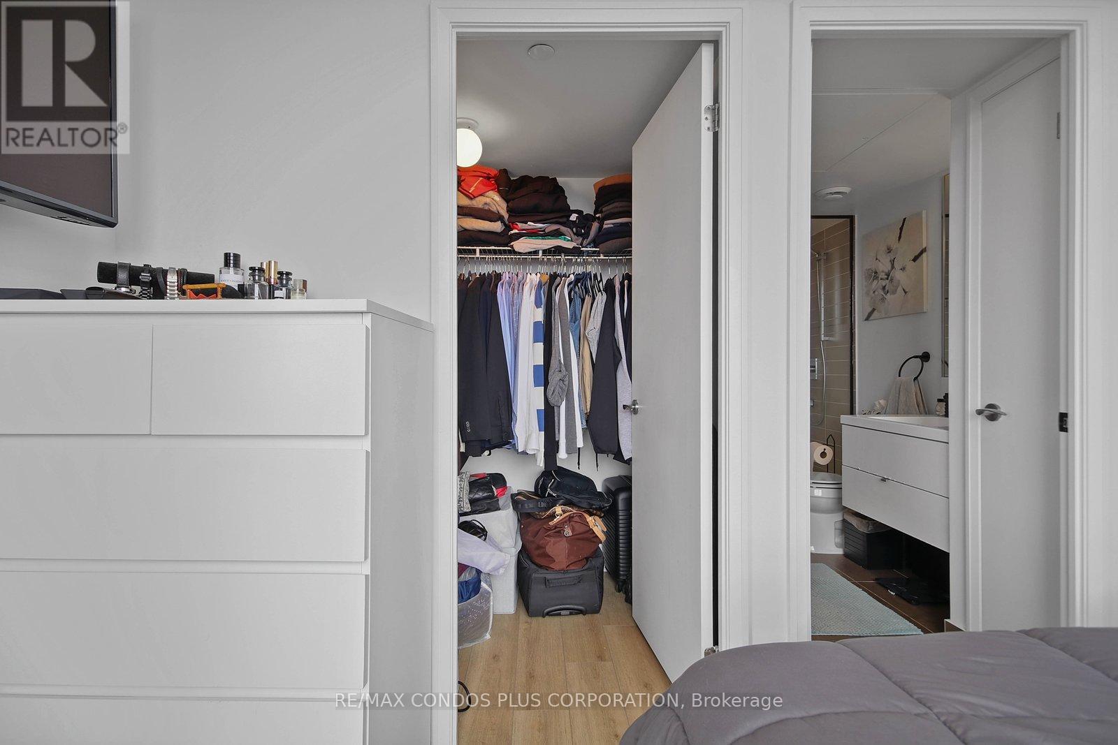 1802 - 9 Valhalla Inn Road, Toronto, Ontario  M9B 1S9 - Photo 22 - W12999038