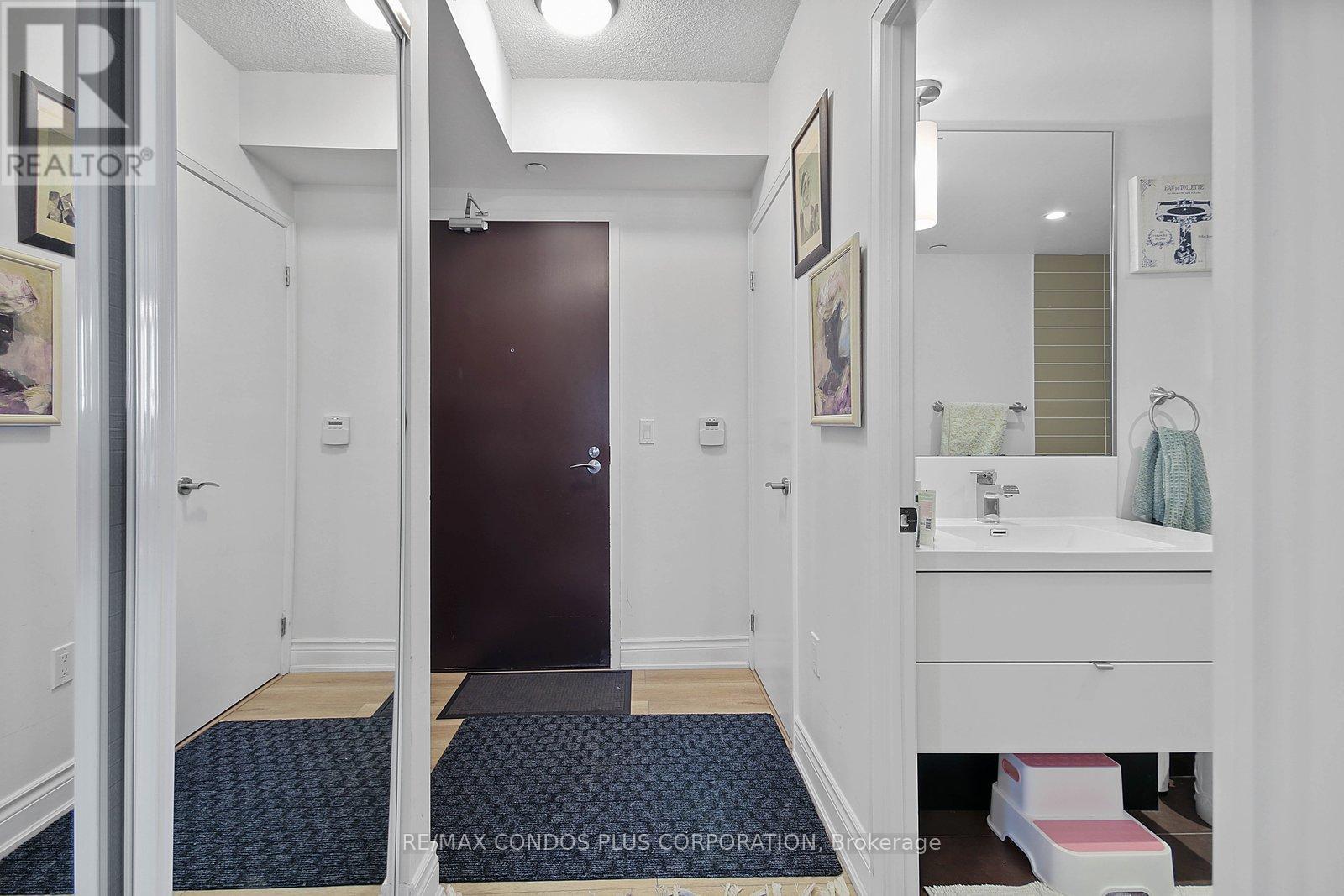 1802 - 9 Valhalla Inn Road, Toronto, Ontario  M9B 1S9 - Photo 5 - W12999038