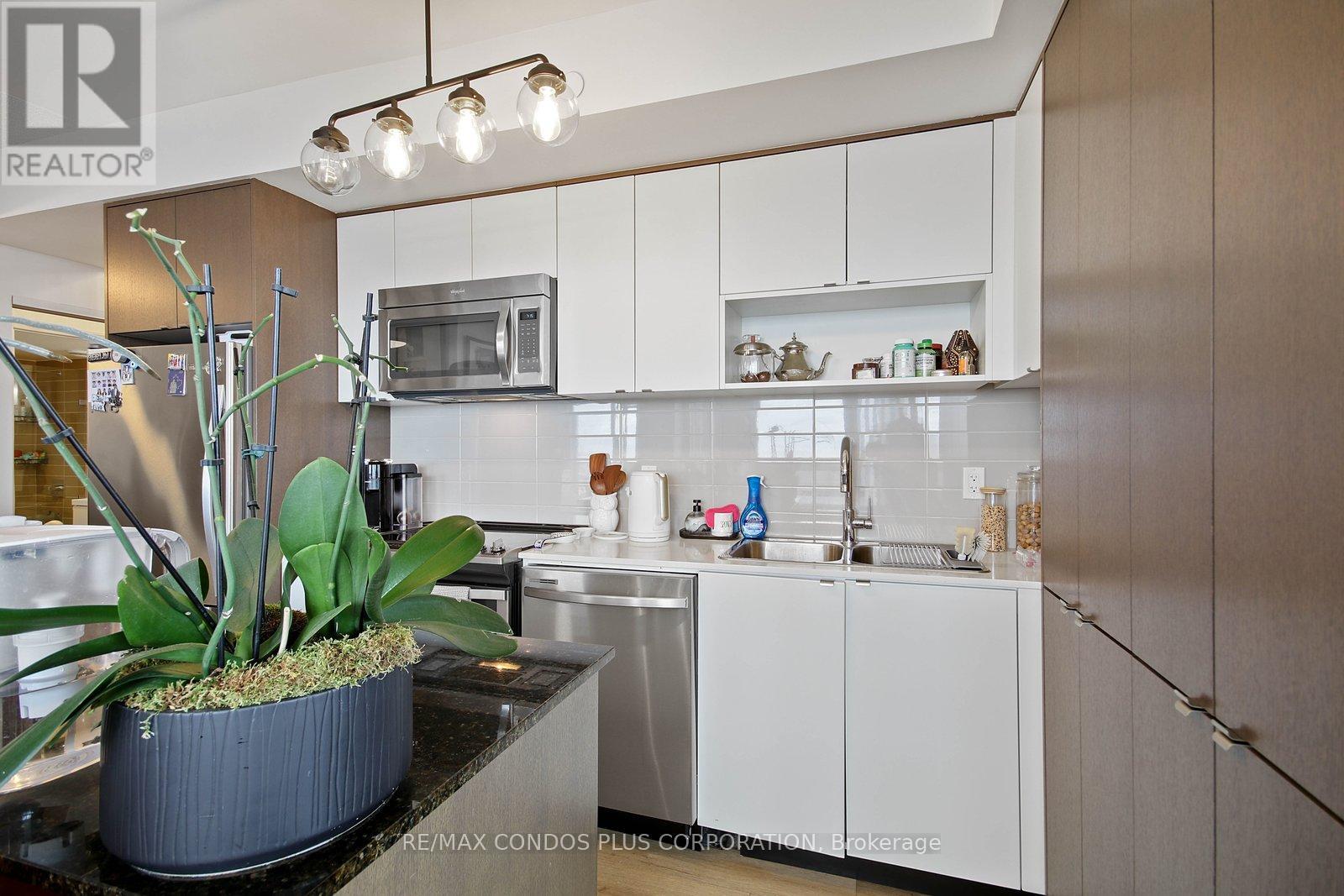 1802 - 9 Valhalla Inn Road, Toronto, Ontario  M9B 1S9 - Photo 8 - W12999038