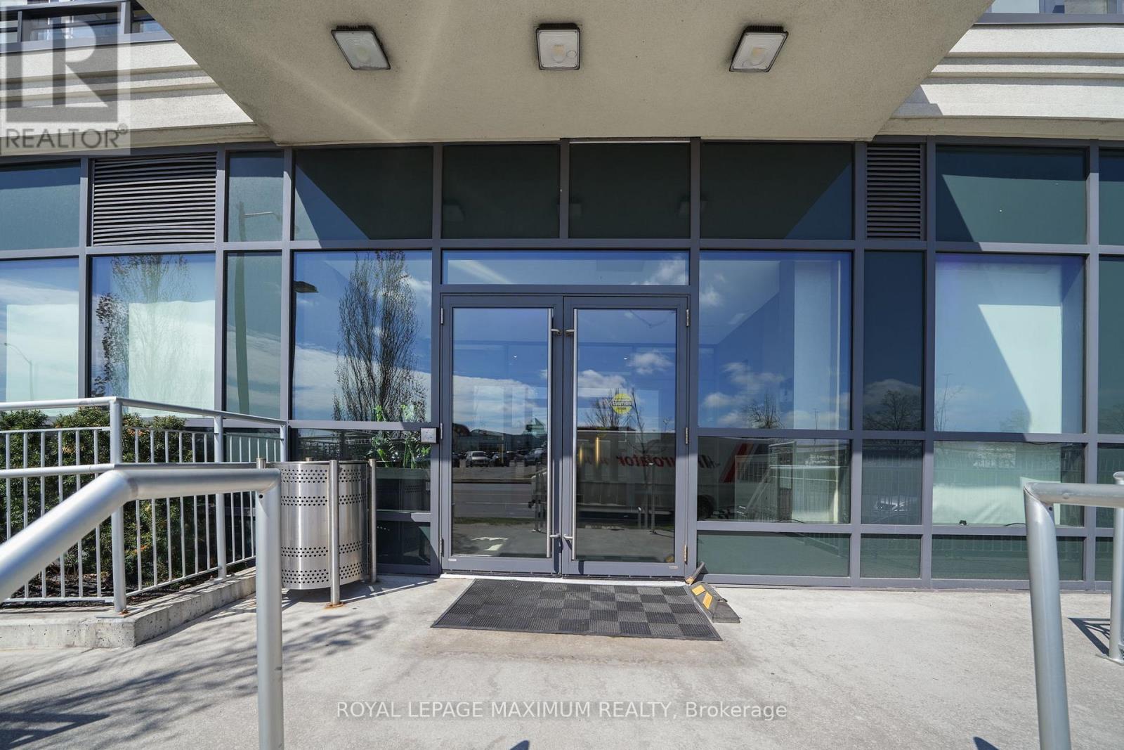 1503 - 840 Queens Plate Drive, Toronto, Ontario  M9W 0E7 - Photo 4 - W12999046