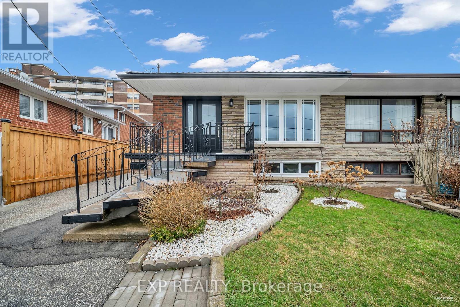 24 Goldcrest Boulevard, Toronto, Ontario  M6L 2X5 - Photo 1 - W12999050