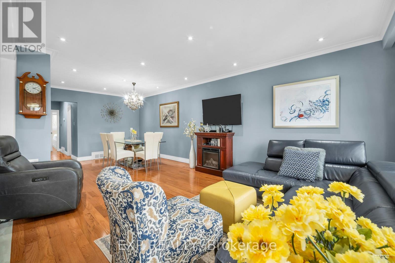 24 Goldcrest Boulevard, Toronto, Ontario  M6L 2X5 - Photo 10 - W12999050