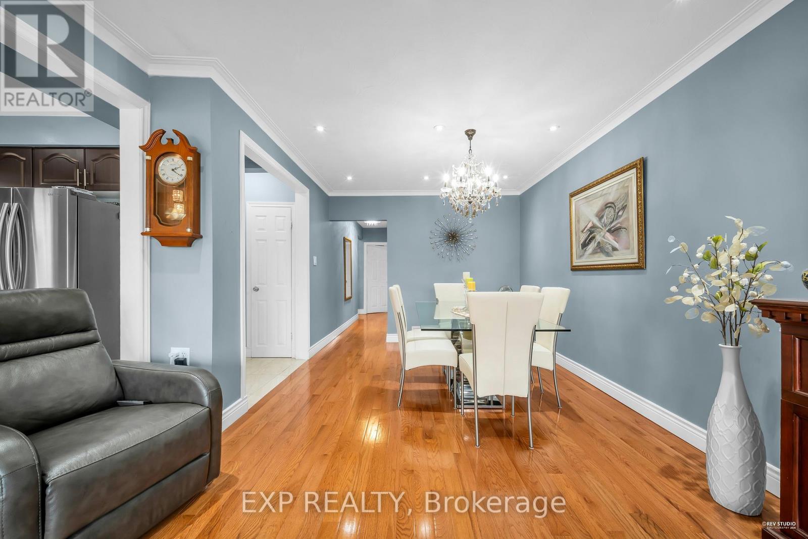 24 Goldcrest Boulevard, Toronto, Ontario  M6L 2X5 - Photo 12 - W12999050