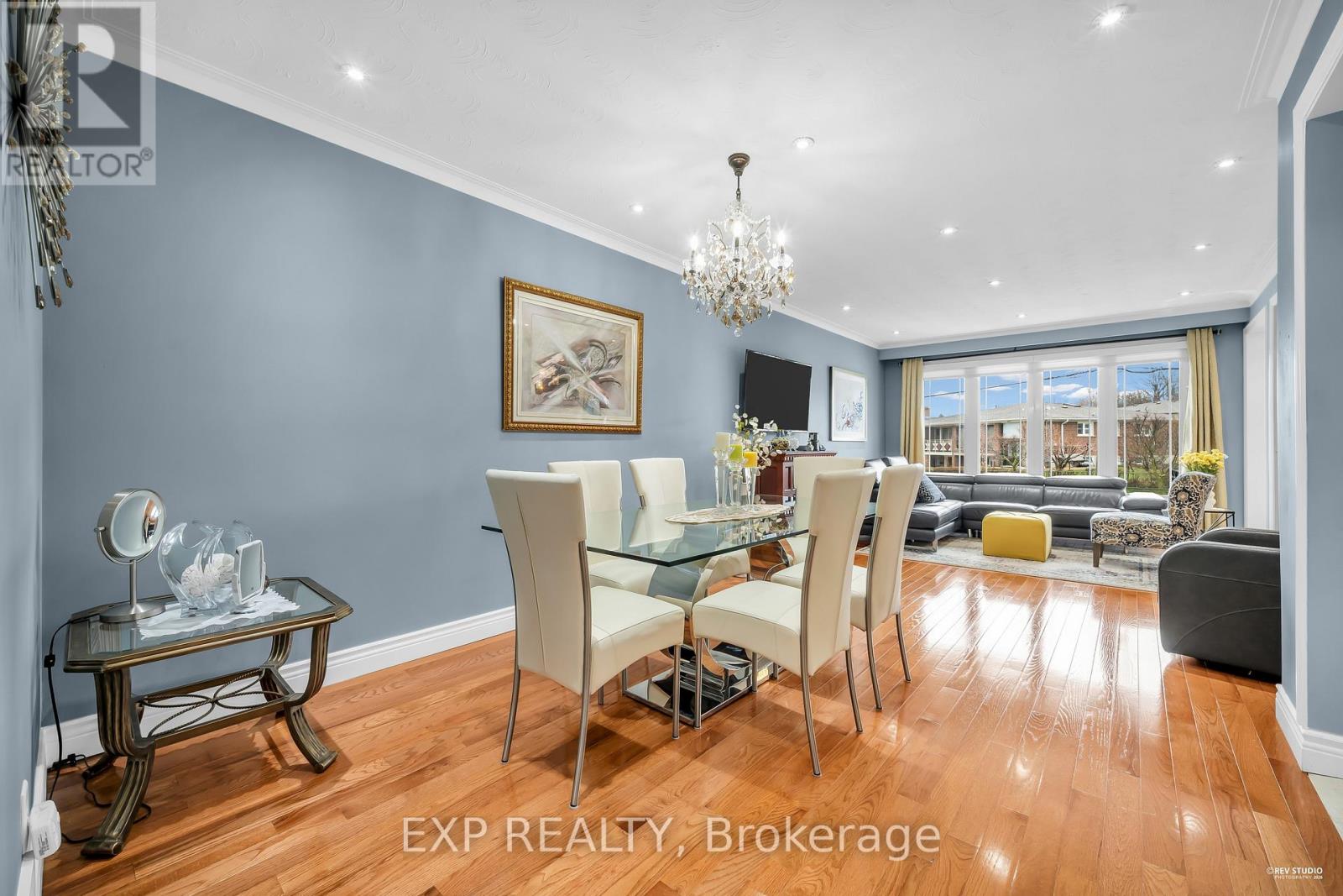 24 Goldcrest Boulevard, Toronto, Ontario  M6L 2X5 - Photo 15 - W12999050