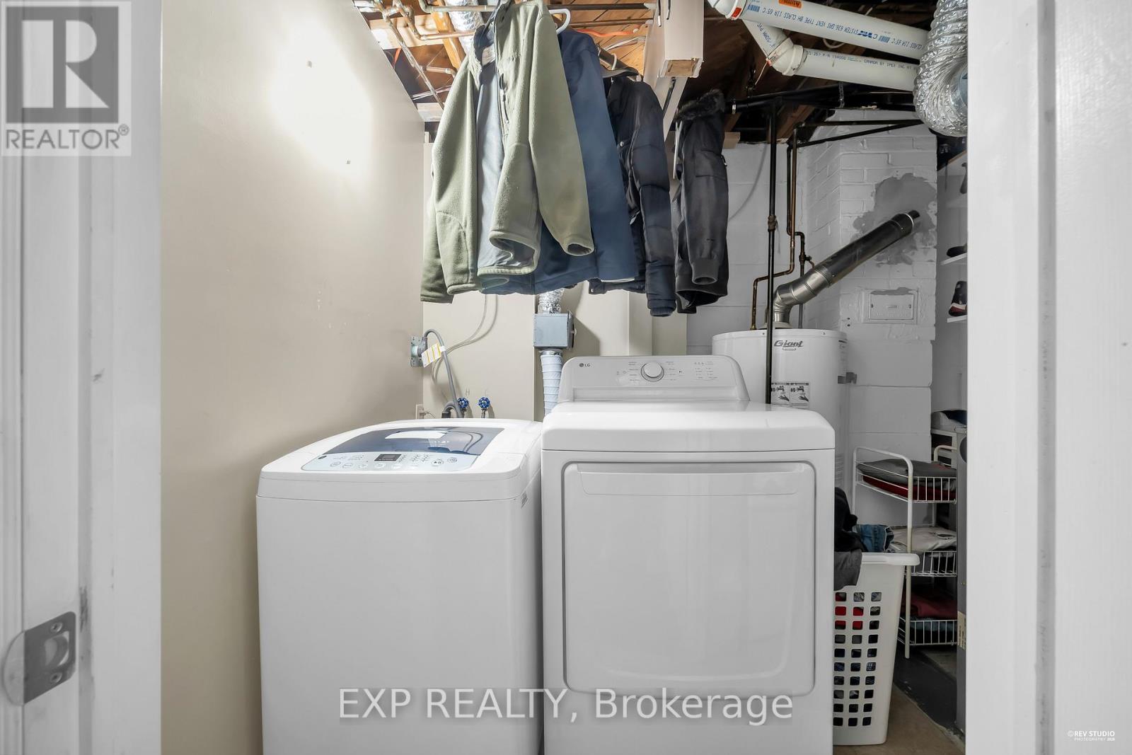 24 Goldcrest Boulevard, Toronto, Ontario  M6L 2X5 - Photo 35 - W12999050