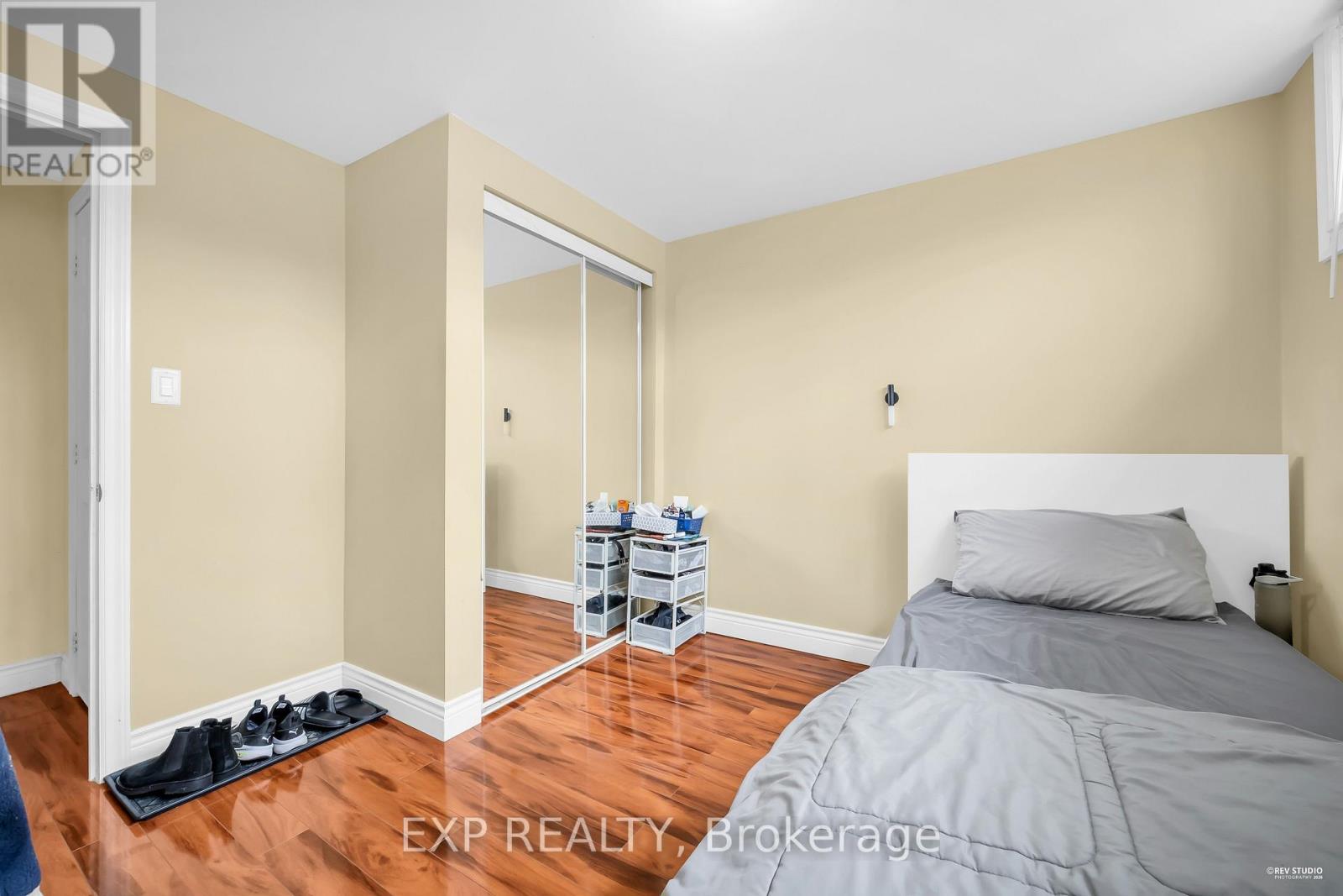 24 Goldcrest Boulevard, Toronto, Ontario  M6L 2X5 - Photo 37 - W12999050