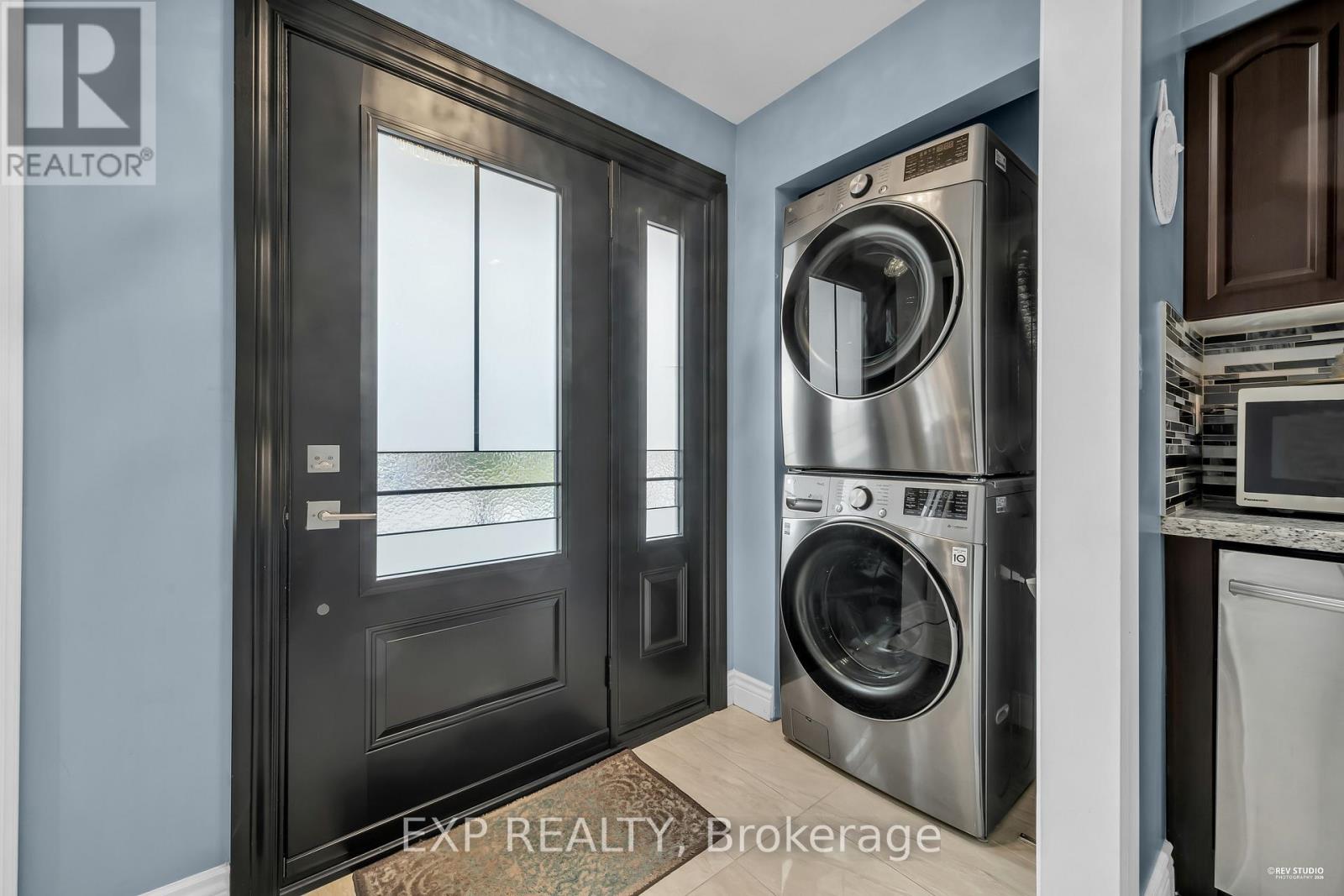 24 Goldcrest Boulevard, Toronto, Ontario  M6L 2X5 - Photo 4 - W12999050