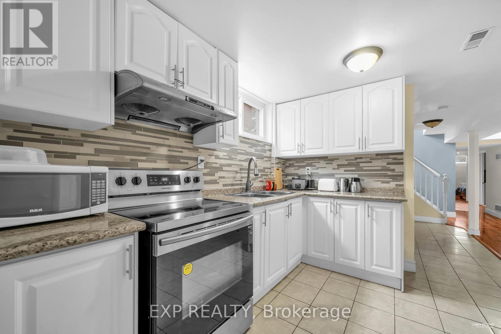 24 Goldcrest Boulevard, Toronto, Ontario  M6L 2X5 - Photo 40 - W12999050