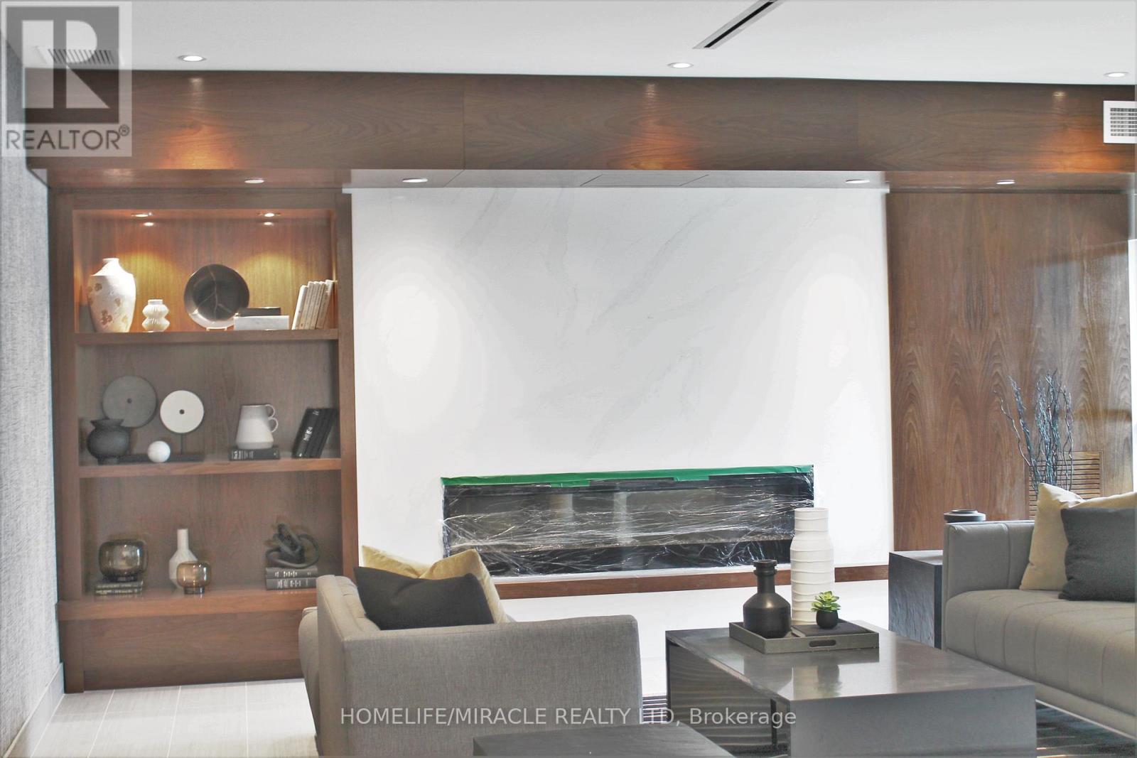 102 Grovewood Common, Oakville, Ontario  L6H 0X2 - Photo 1 - W12999070