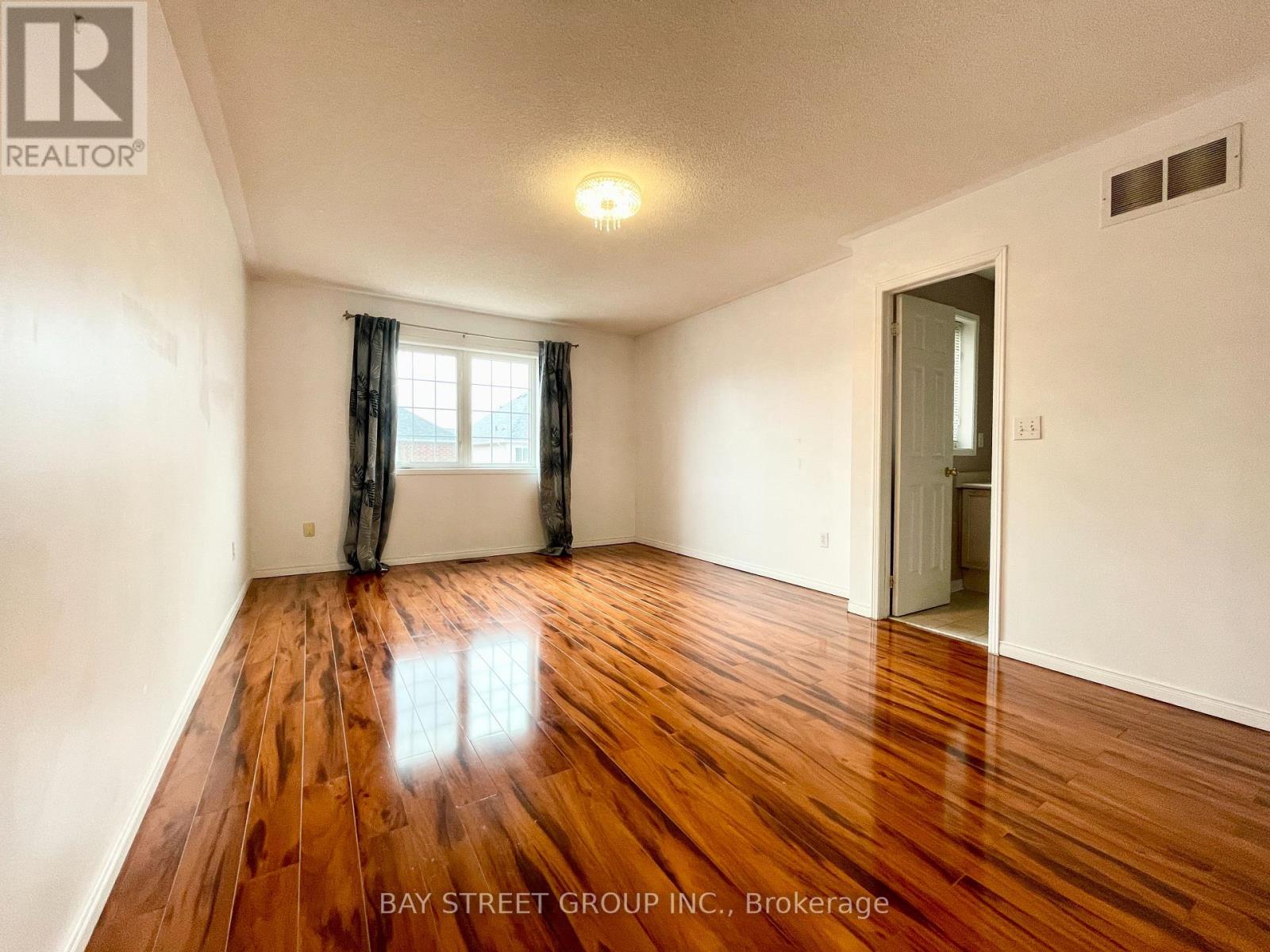 1153 Davis Lane, Milton, Ontario  L9T 5R1 - Photo 16 - W12999072