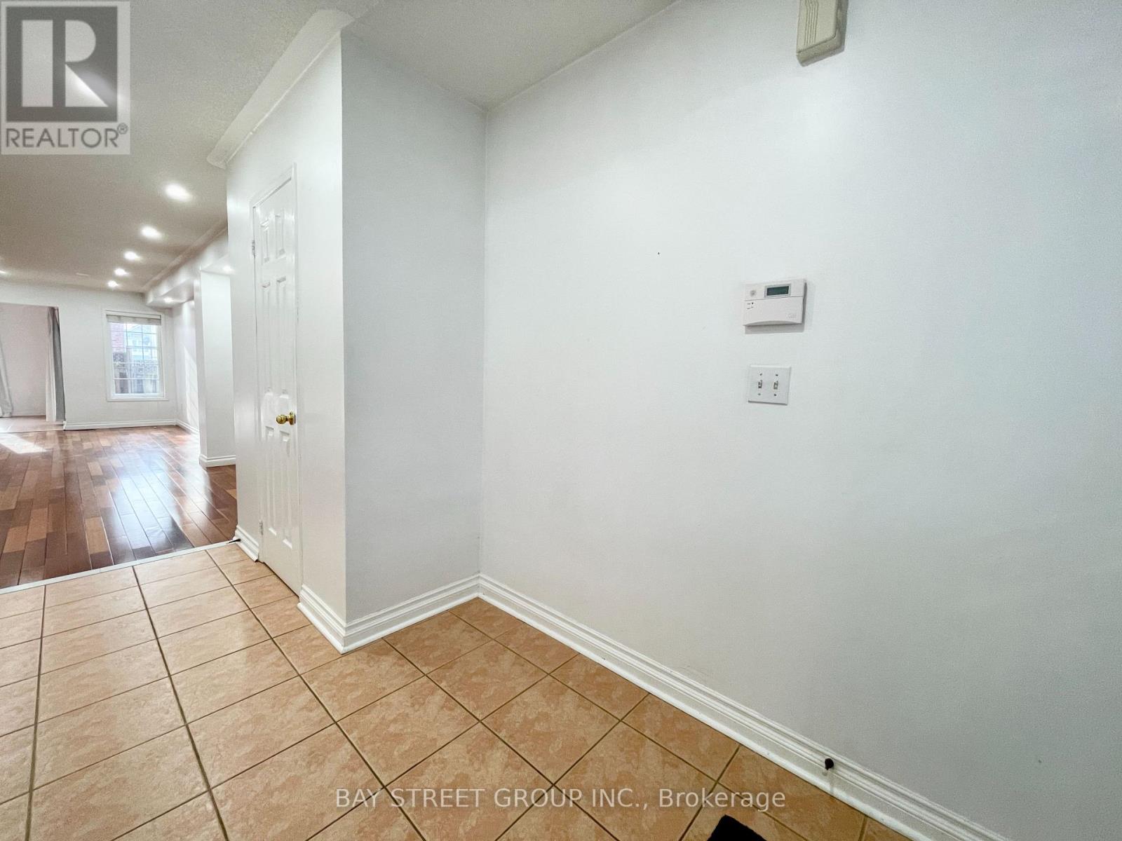 1153 Davis Lane, Milton, Ontario  L9T 5R1 - Photo 3 - W12999072