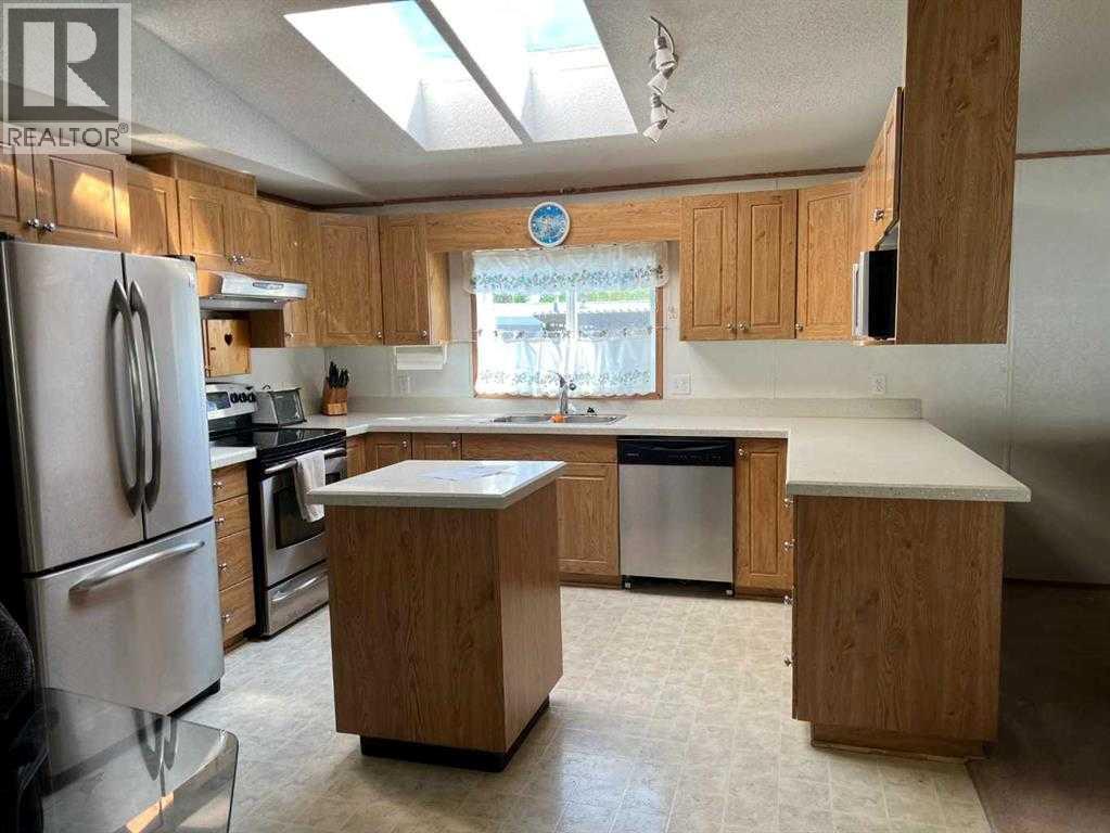 806 5 A Street, Fox Creek, Alberta  T0H 1P0 - Photo 3 - A2300838