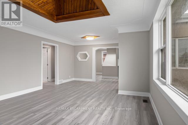 116 Irene Avenue, Hamilton, Ontario  L8G 2B5 - Photo 5 - X12999080