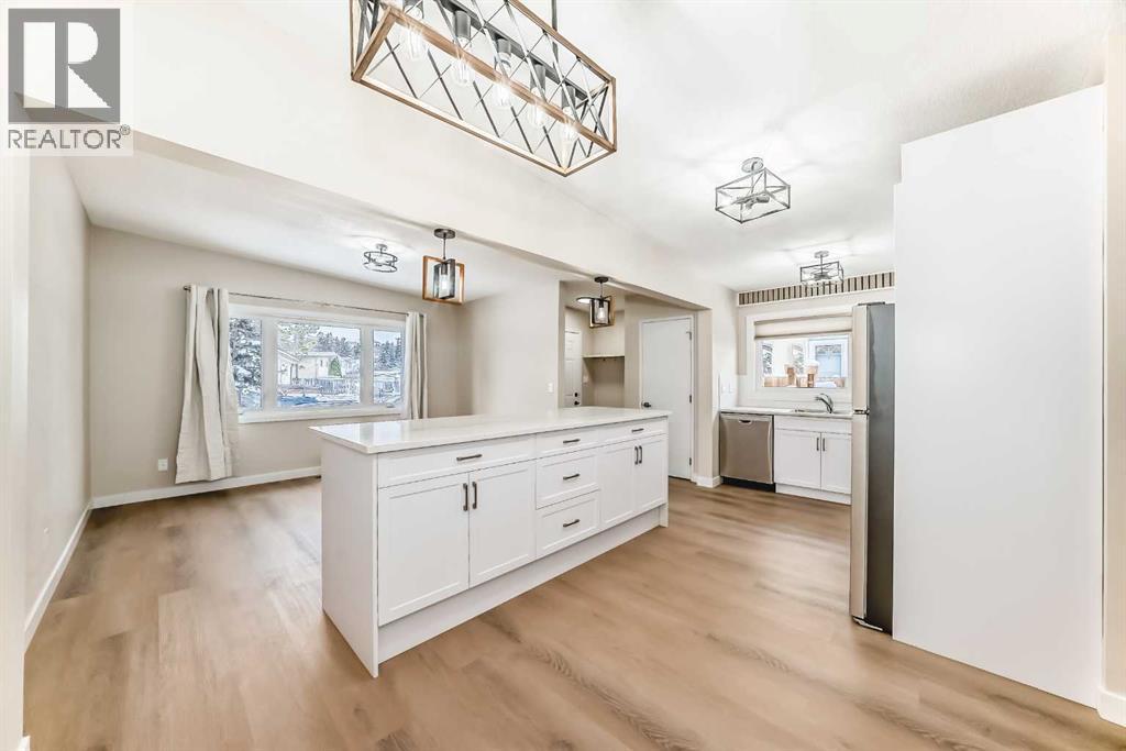 7406-7408 Hunterfield Road Nw, Calgary, Alberta  T2K 4L1 - Photo 7 - A2276447