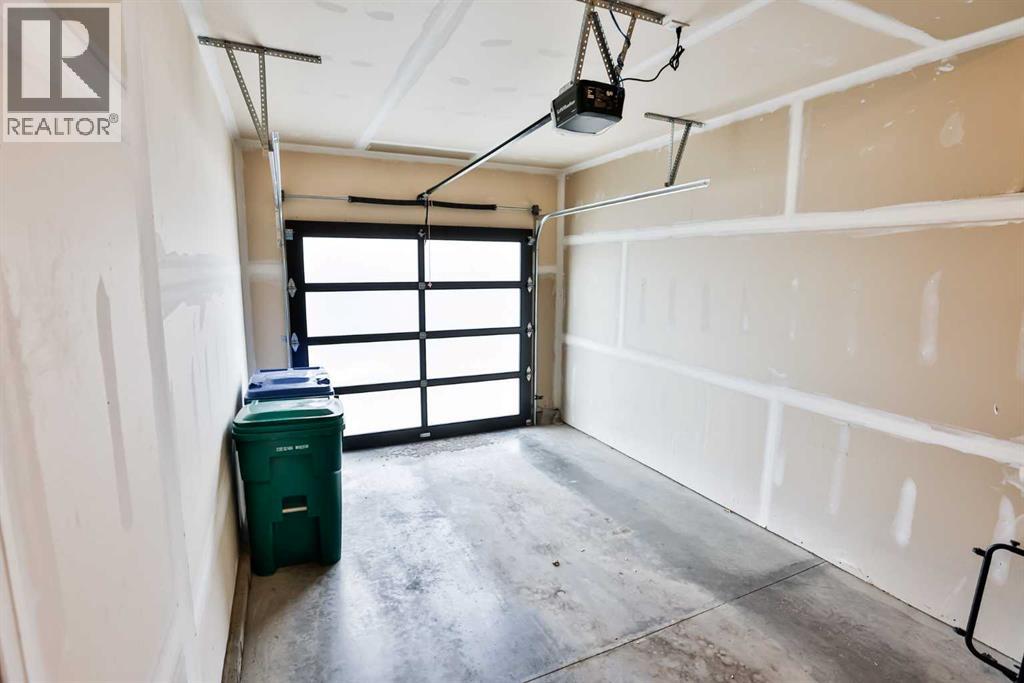 4, 73 Aquitania Circle W, Lethbridge, Alberta  T1J 5M5 - Photo 28 - A2272271