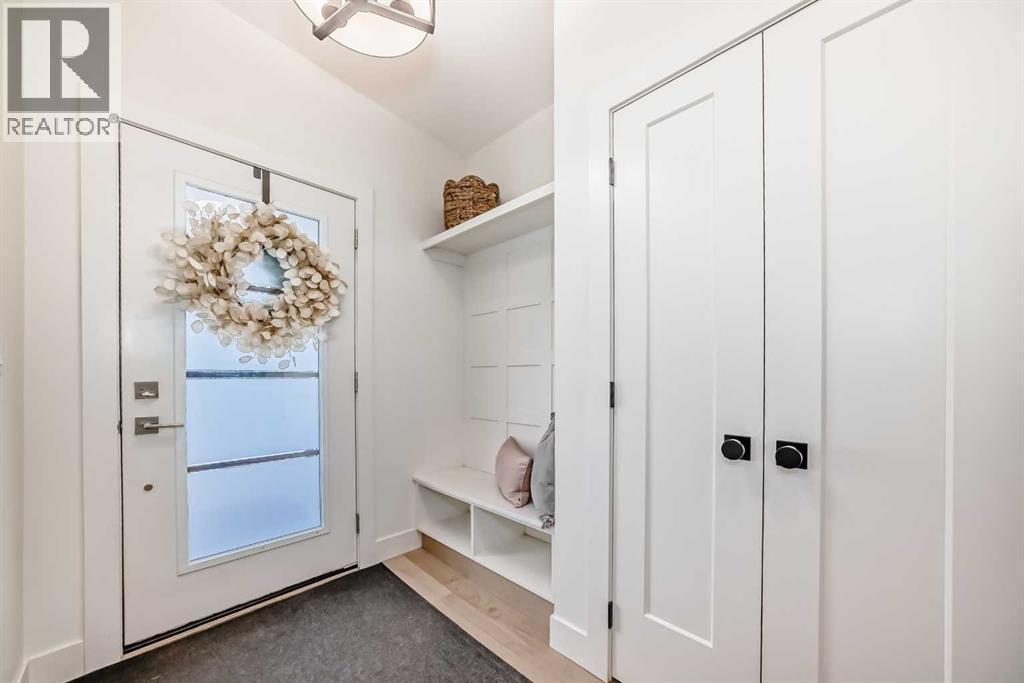 6303 Louise Road SW, Calgary, Alberta  T3E 5V3 - Photo 3 - A2299881