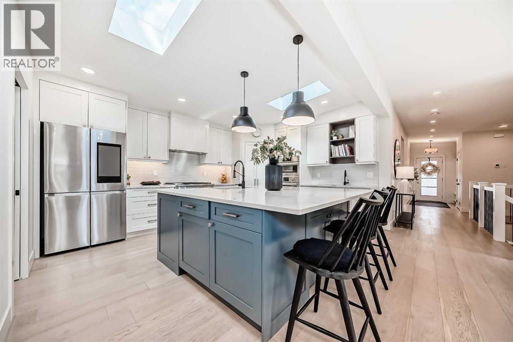 6303 Louise Road SW, Calgary, Alberta  T3E 5V3 - Photo 4 - A2299881