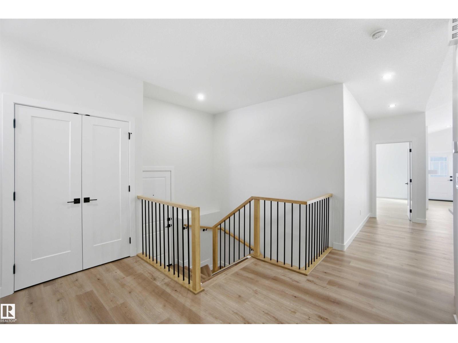 3320 Chickadee Drive Nw, Edmonton, Alberta  T5S 0V4 - Photo 3 - E4482267