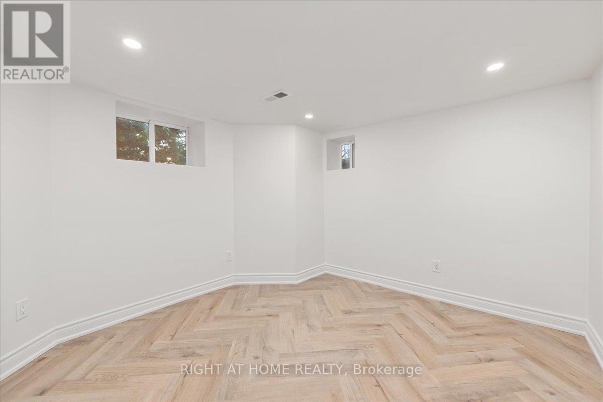 497 Broadway Avenue, Toronto, Ontario  M4G 2R7 - Photo 35 - C12994122