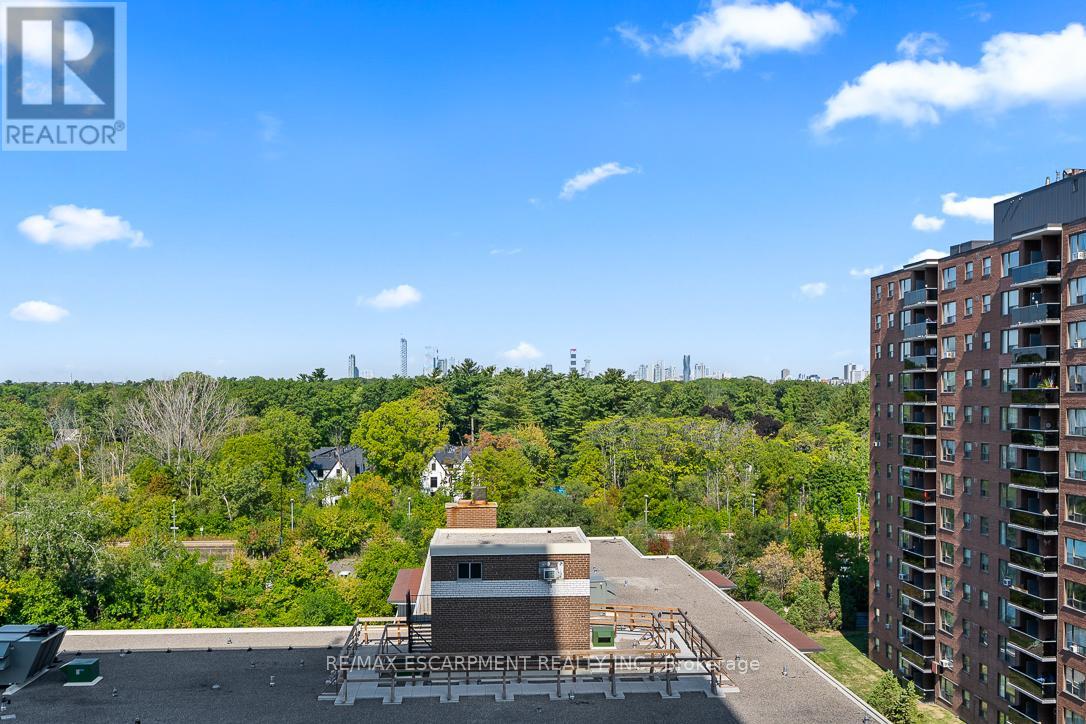 1012 - 21 Park Street E, Mississauga, Ontario  L5G 0C2 - Photo 40 - W12961254