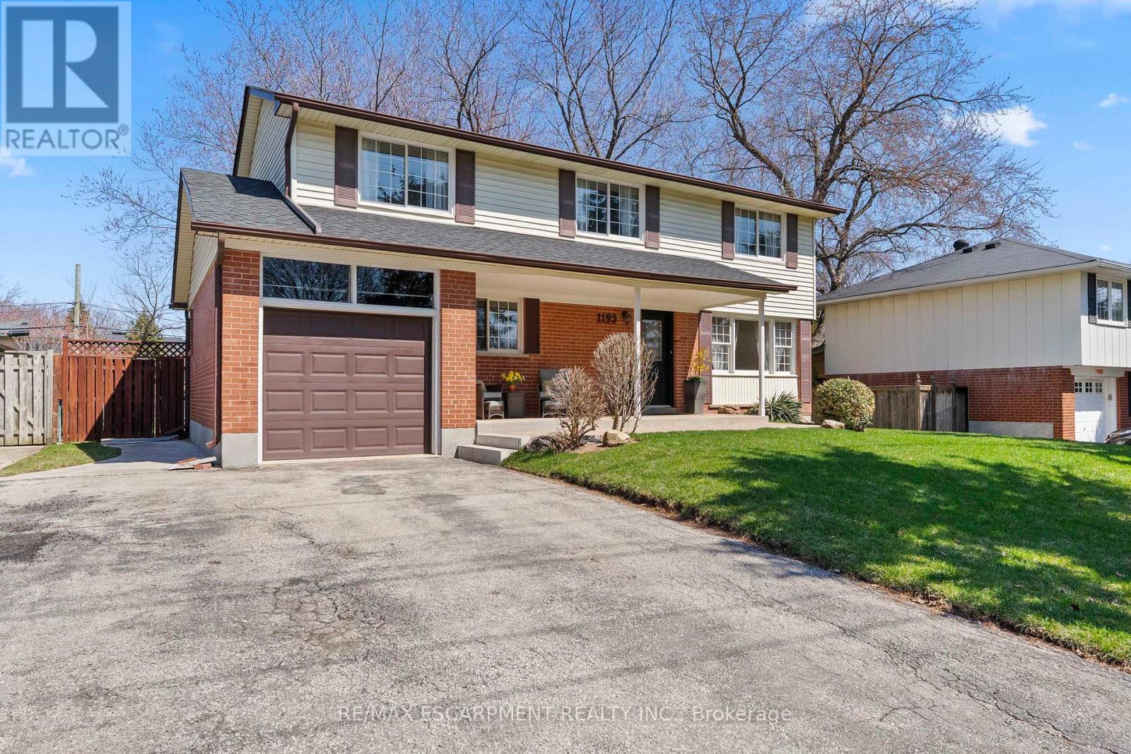 1193 Sixth Line, Oakville, Ontario  L6H 1W8 - Photo 2 - W12979030