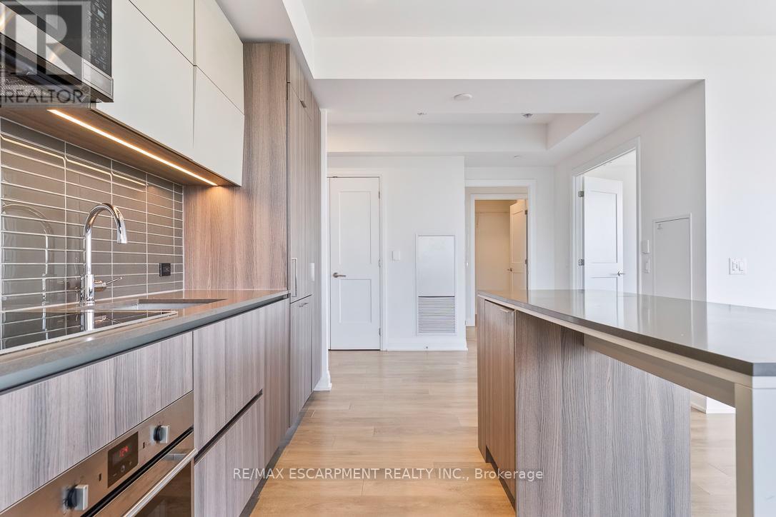 1012 - 21 Park Street E, Mississauga, Ontario  L5G 0C2 - Photo 12 - W12961254