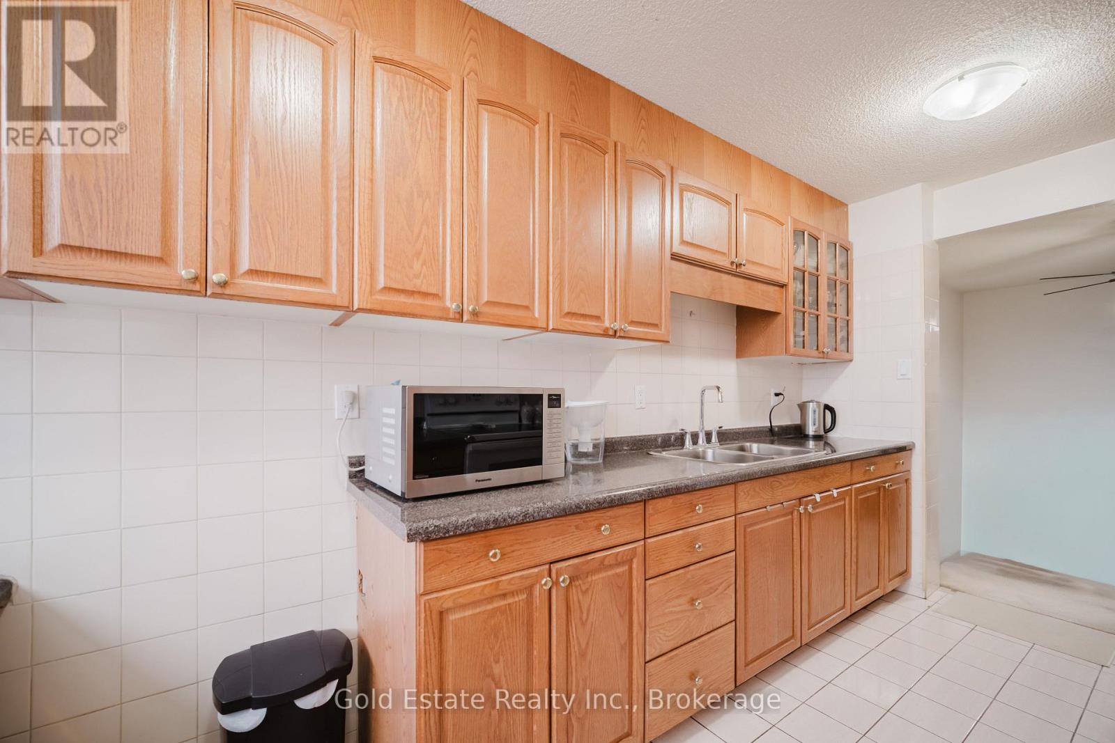 502 - 18 Knightsbridge Road, Brampton, Ontario  L6T 3X5 - Photo 10 - W12991124