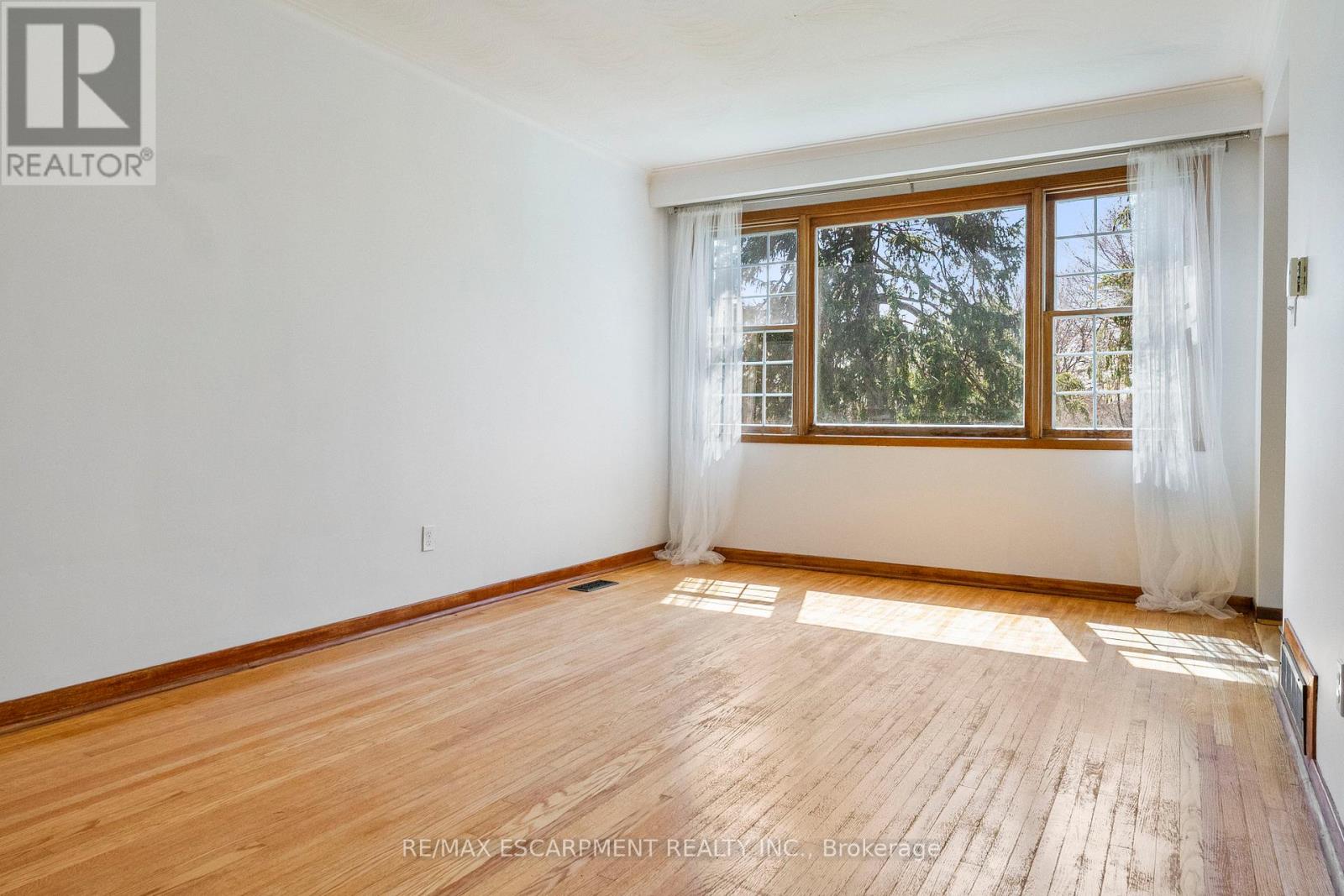 1193 Sixth Line, Oakville, Ontario  L6H 1W8 - Photo 7 - W12979030