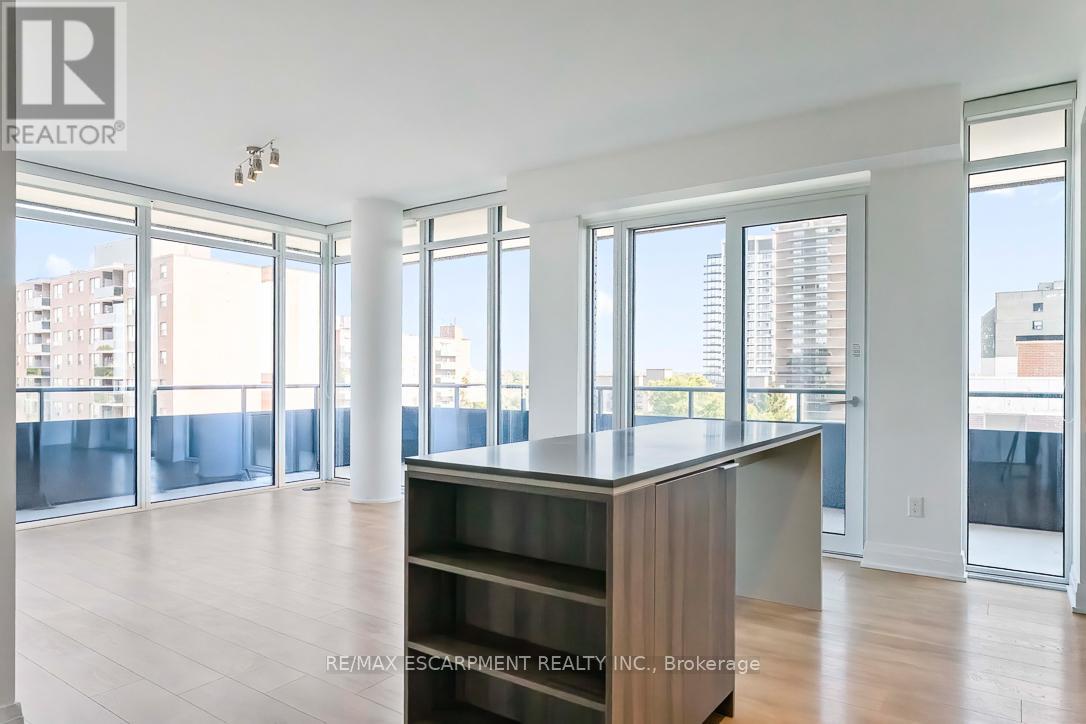 1012 - 21 Park Street E, Mississauga, Ontario  L5G 0C2 - Photo 6 - W12961254