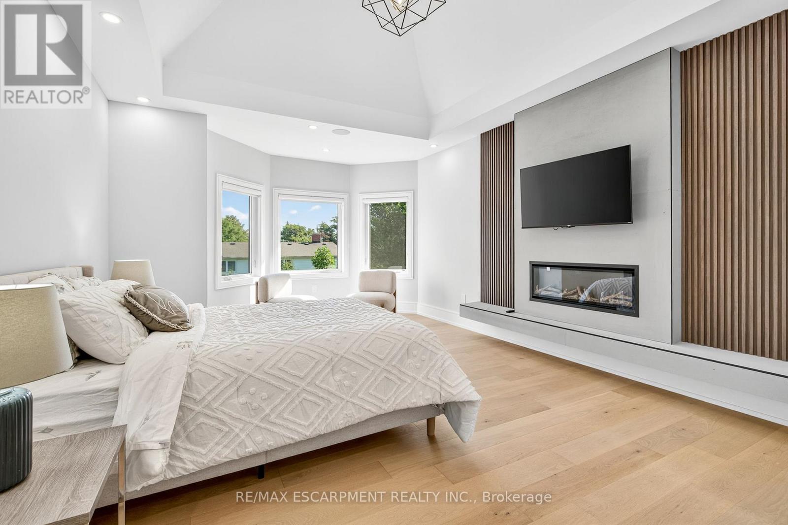 221 Morden Road, Oakville, Ontario  L6K 2S2 - Photo 31 - W12993174