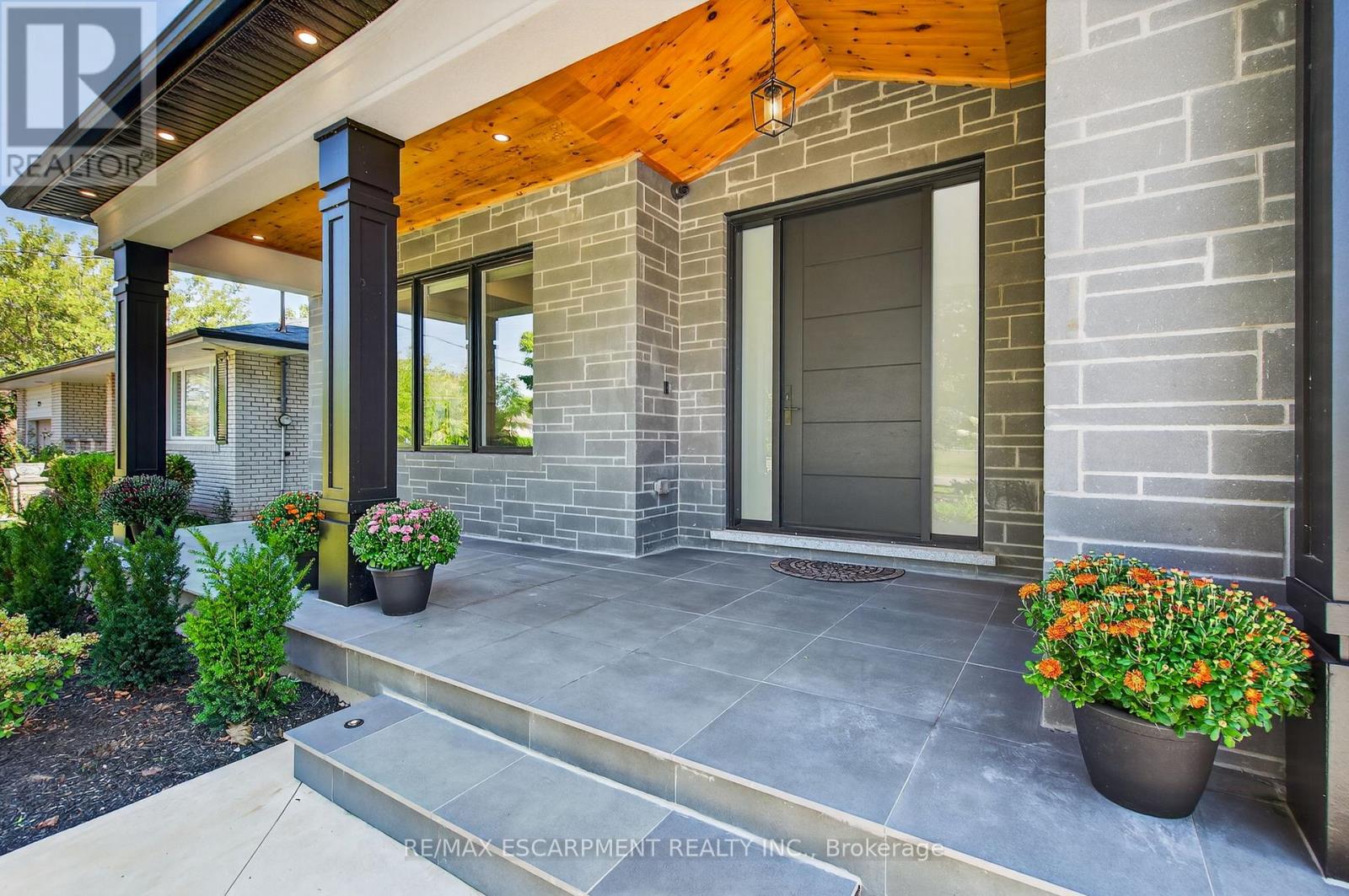 221 Morden Road, Oakville, Ontario  L6K 2S2 - Photo 2 - W12993174