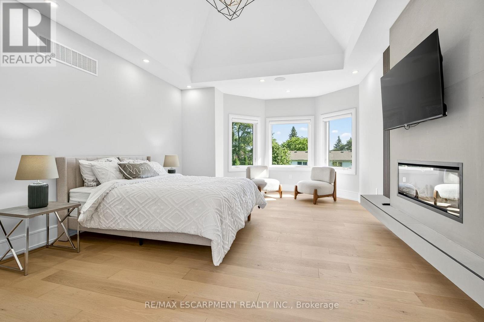 221 Morden Road, Oakville, Ontario  L6K 2S2 - Photo 30 - W12993174