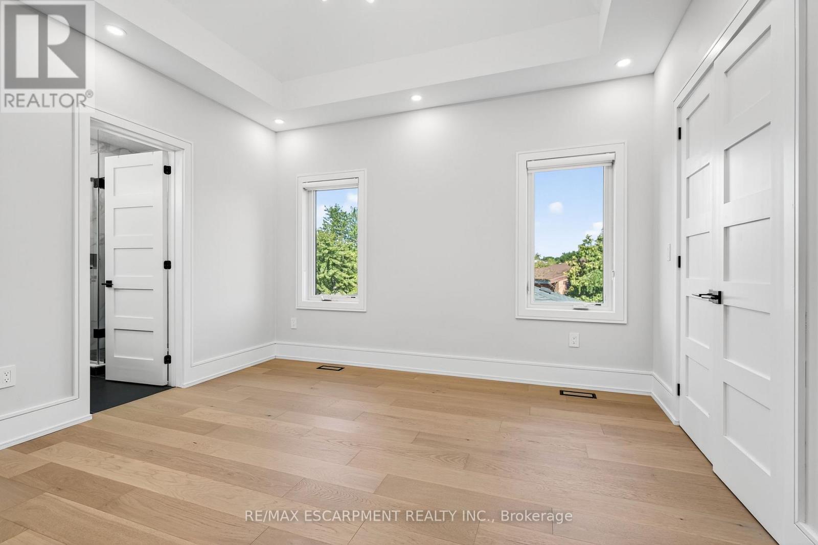 221 Morden Road, Oakville, Ontario  L6K 2S2 - Photo 20 - W12993174