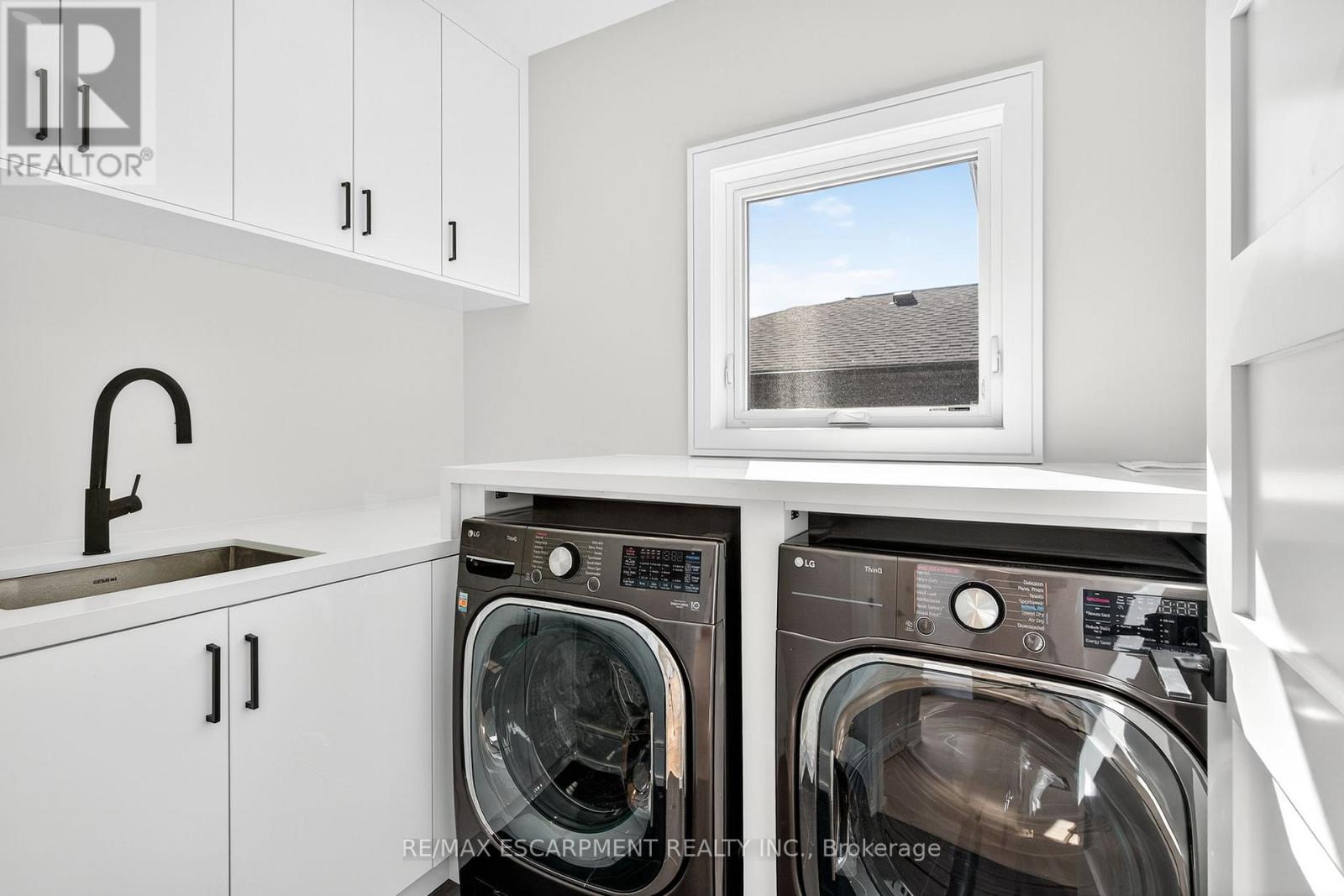 221 Morden Road, Oakville, Ontario  L6K 2S2 - Photo 24 - W12993174