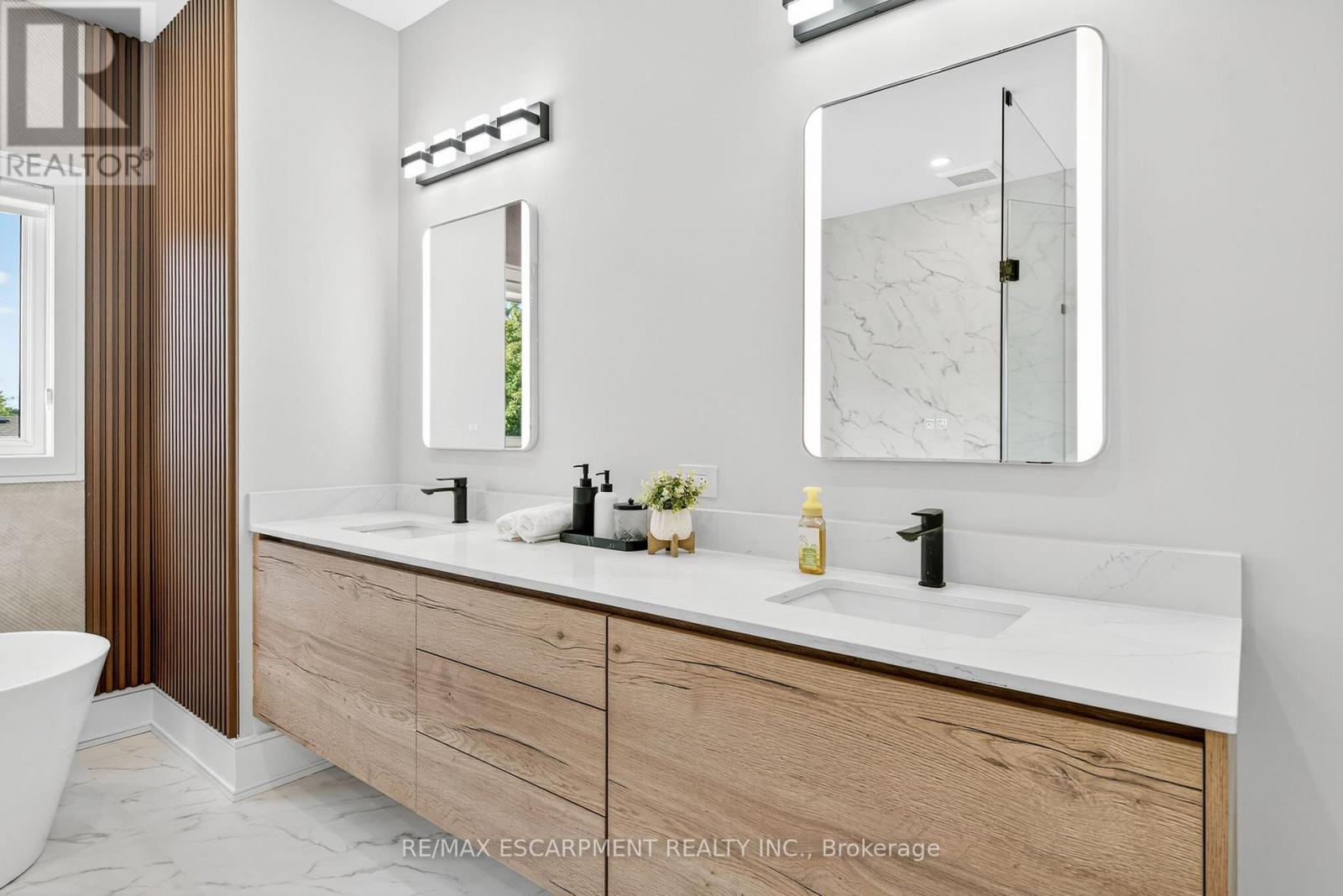 221 Morden Road, Oakville, Ontario  L6K 2S2 - Photo 33 - W12993174