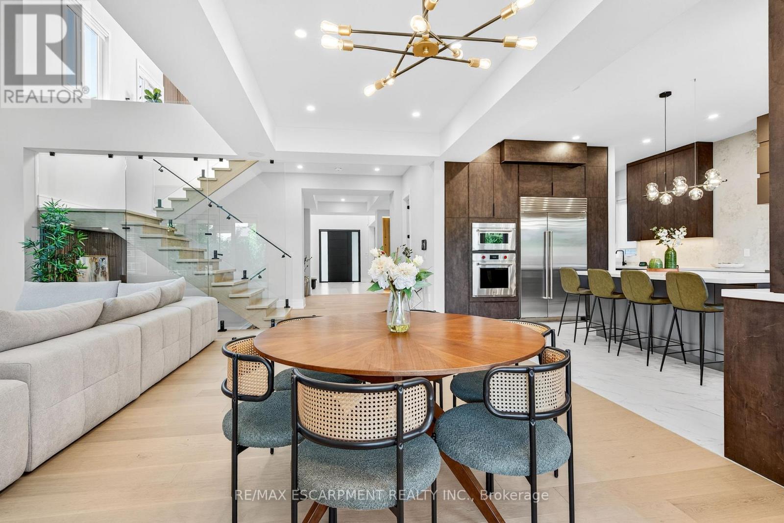 221 Morden Road, Oakville, Ontario  L6K 2S2 - Photo 13 - W12993174