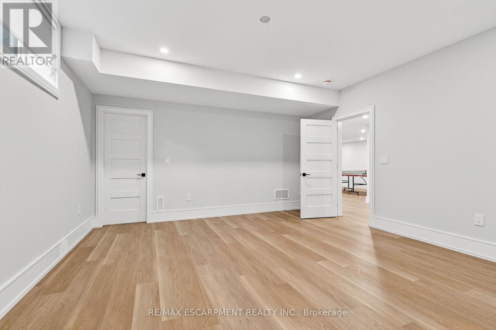 221 Morden Road, Oakville, Ontario  L6K 2S2 - Photo 35 - W12993174