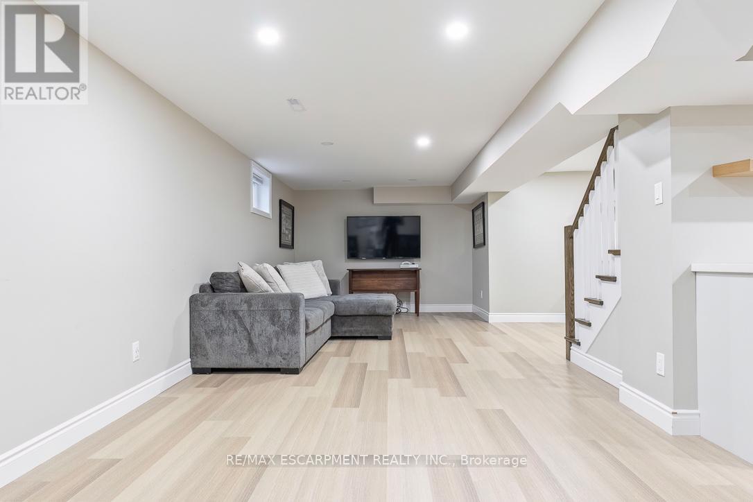 1 Parkway Place, Hamilton, Ontario  L9H 6K3 - Photo 35 - X12960496