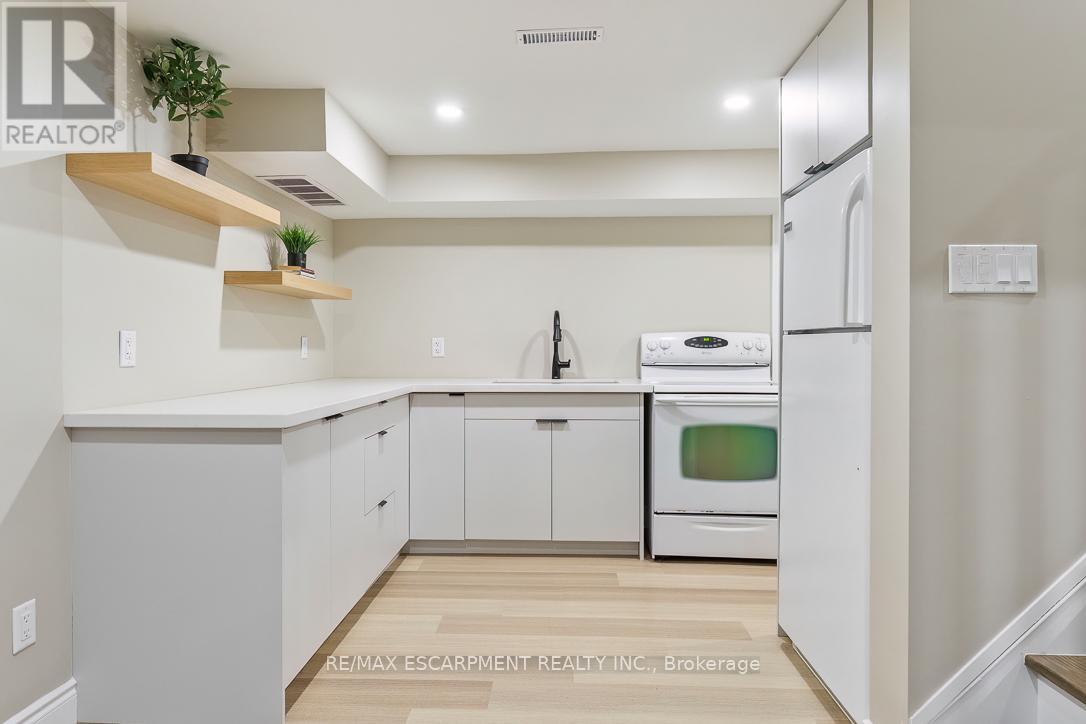 1 Parkway Place, Hamilton, Ontario  L9H 6K3 - Photo 37 - X12960496