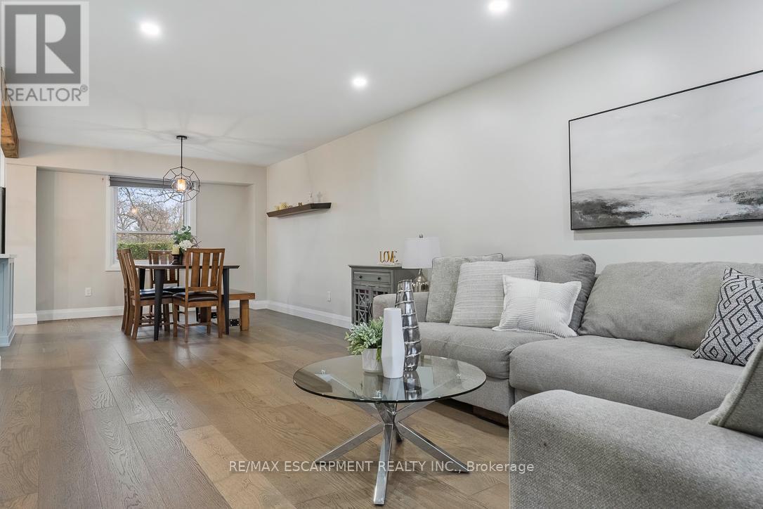 1 Parkway Place, Hamilton, Ontario  L9H 6K3 - Photo 6 - X12960496