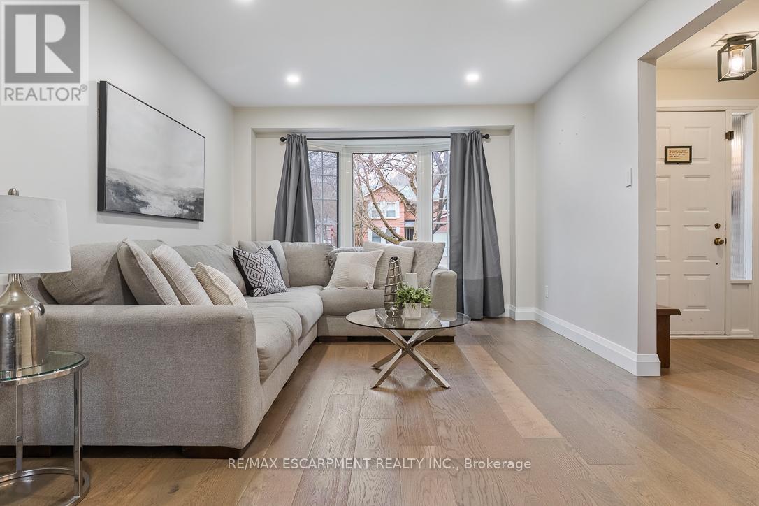 1 Parkway Place, Hamilton, Ontario  L9H 6K3 - Photo 4 - X12960496