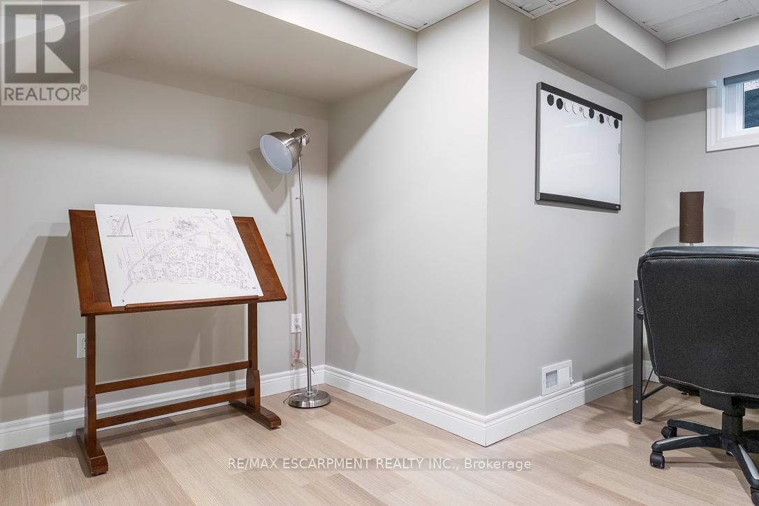 1 Parkway Place, Hamilton, Ontario  L9H 6K3 - Photo 40 - X12960496