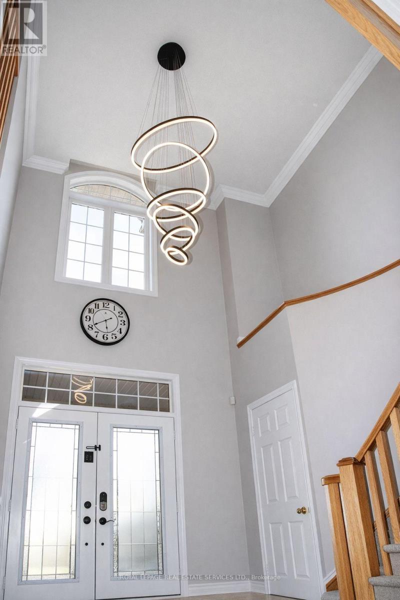 1109 Kestell Boulevard, Oakville, Ontario  L6H 7M5 - Photo 3 - W12738042