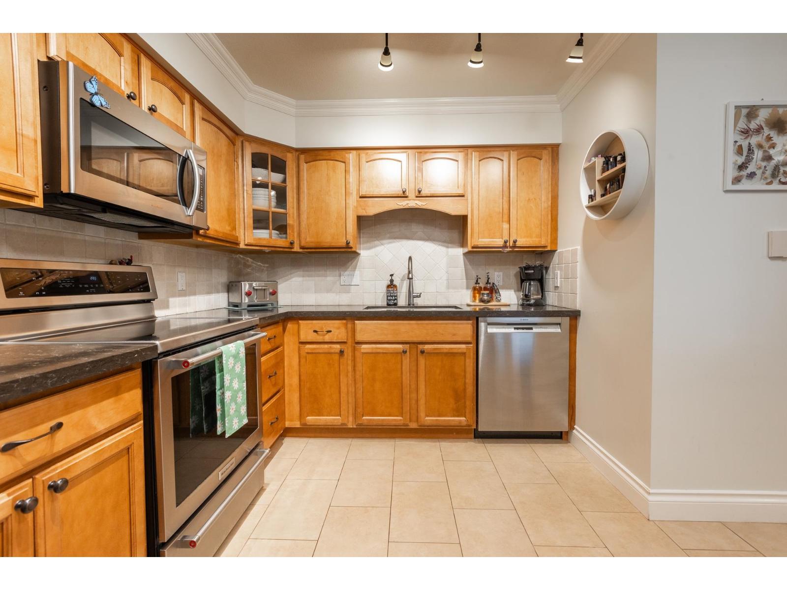 207 1576 Merklin Street, White Rock, British Columbia V4B 5K2 - Photo 12 - R3111546