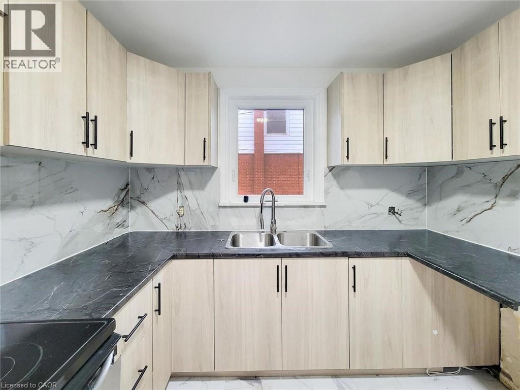 208 East 32nd Street, Hamilton, Ontario  L8V 3S4 - Photo 16 - 40817390