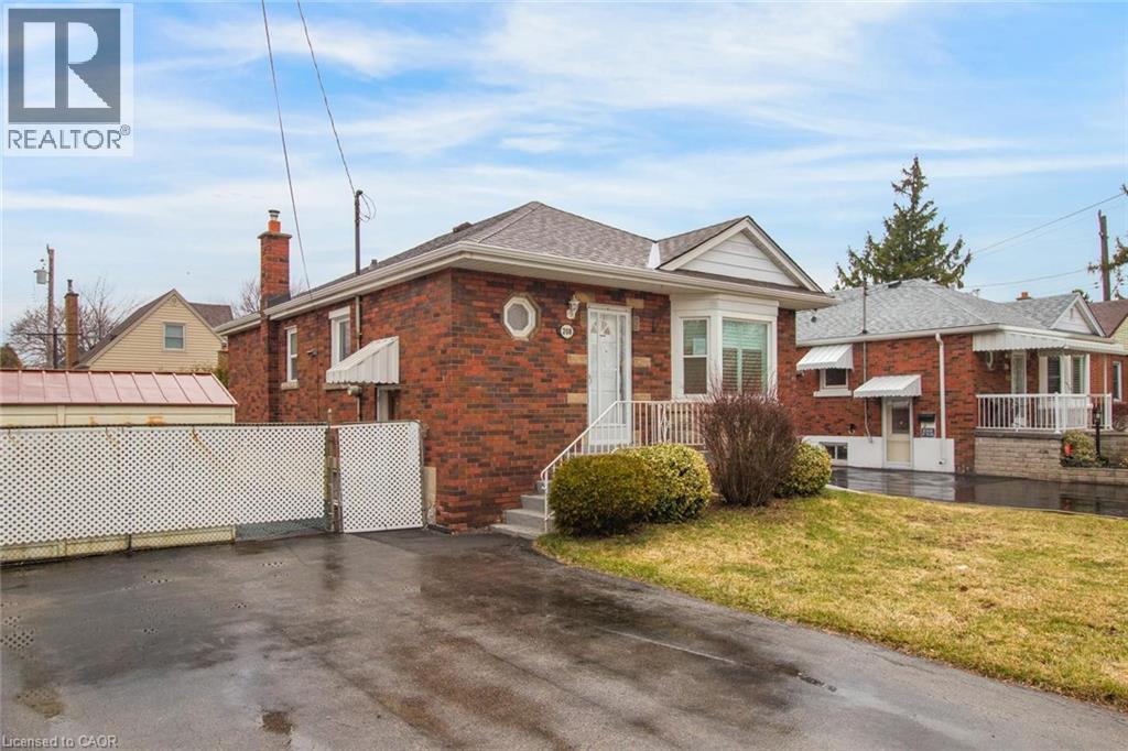 208 East 32nd Street, Hamilton, Ontario  L8V 3S4 - Photo 2 - 40817390